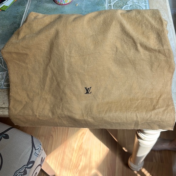 Brand: Louis Vuitton Color: Roseville - Picture 2 of 6